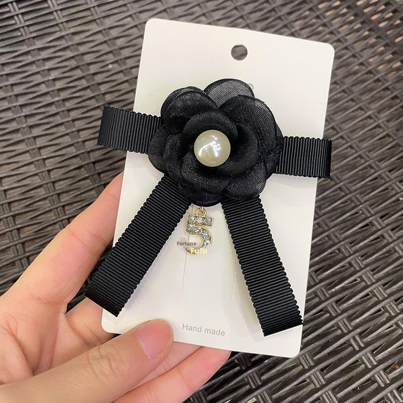 

Black Camellia Imitation Pearl Ribbon Bow Brooch College Style Corsage Women Mourning Brooch Suit Shirt Collar Pins чёрный