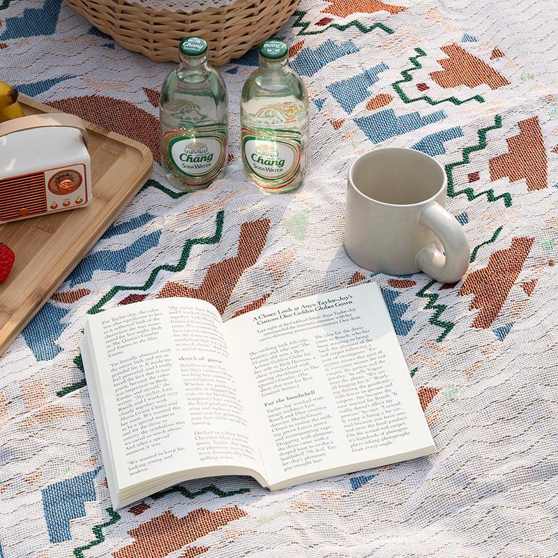 Picnic-Themed Photo Props: Outdoor Scene Decoration with Tablecloth and Tray for Food Photography.