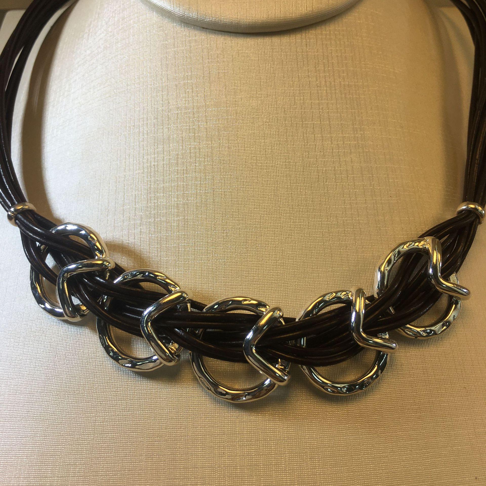 UNOde50 Romantic Geometric Leather Rope Necklace - European & American Fashion Jewelry Gift for Women, 2023 Collection.