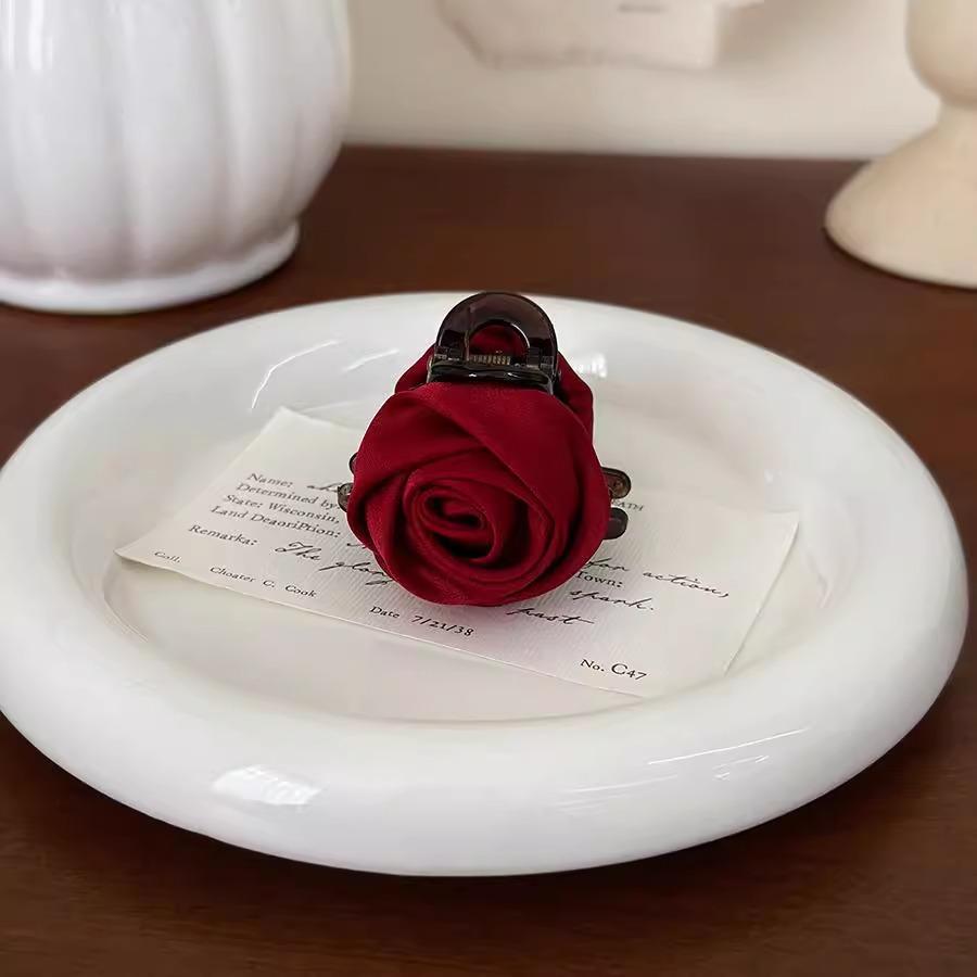 Fabric Rose Flower Hair Claw Clip for Women Girl Hair Grab Clip Barrette Plastic Ponytail Clamp Summer Headwear Hair Accessories