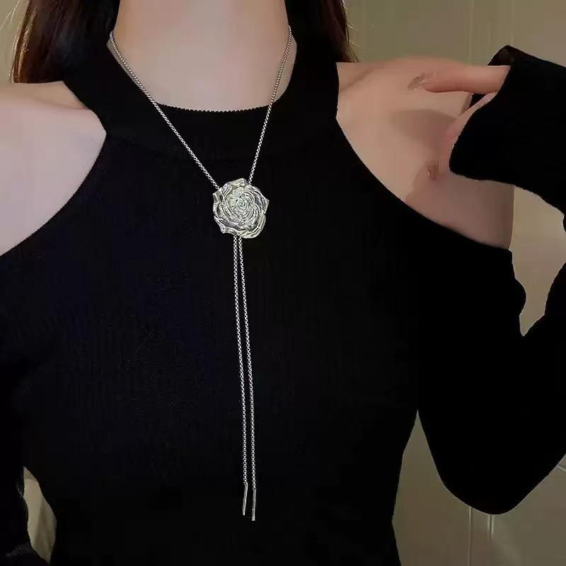 Niche design versatile collarbone chain sweater chain long women's atmosphere high-end new necklace