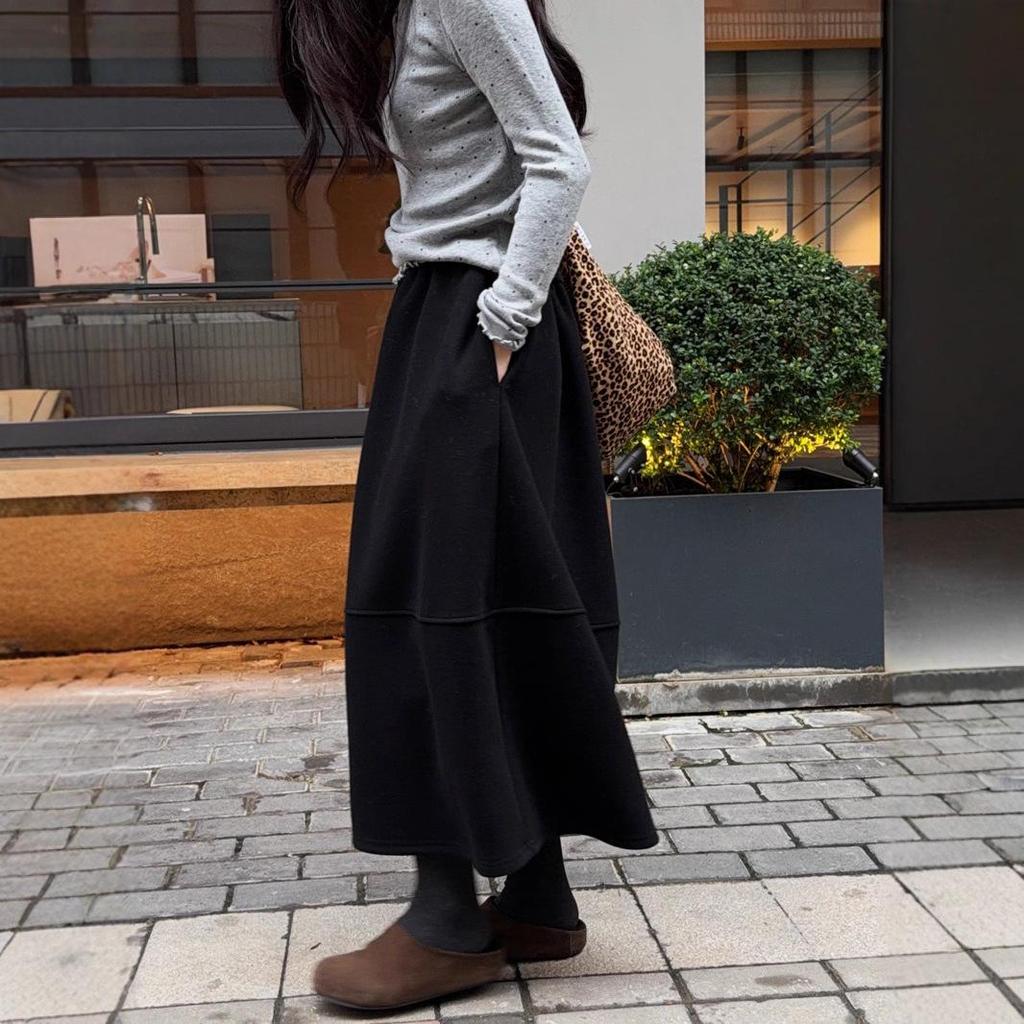 Luxury Wool Blend High-Waisted Black Bubble Midi Skirt - Autumn/Winter 2025 Collection