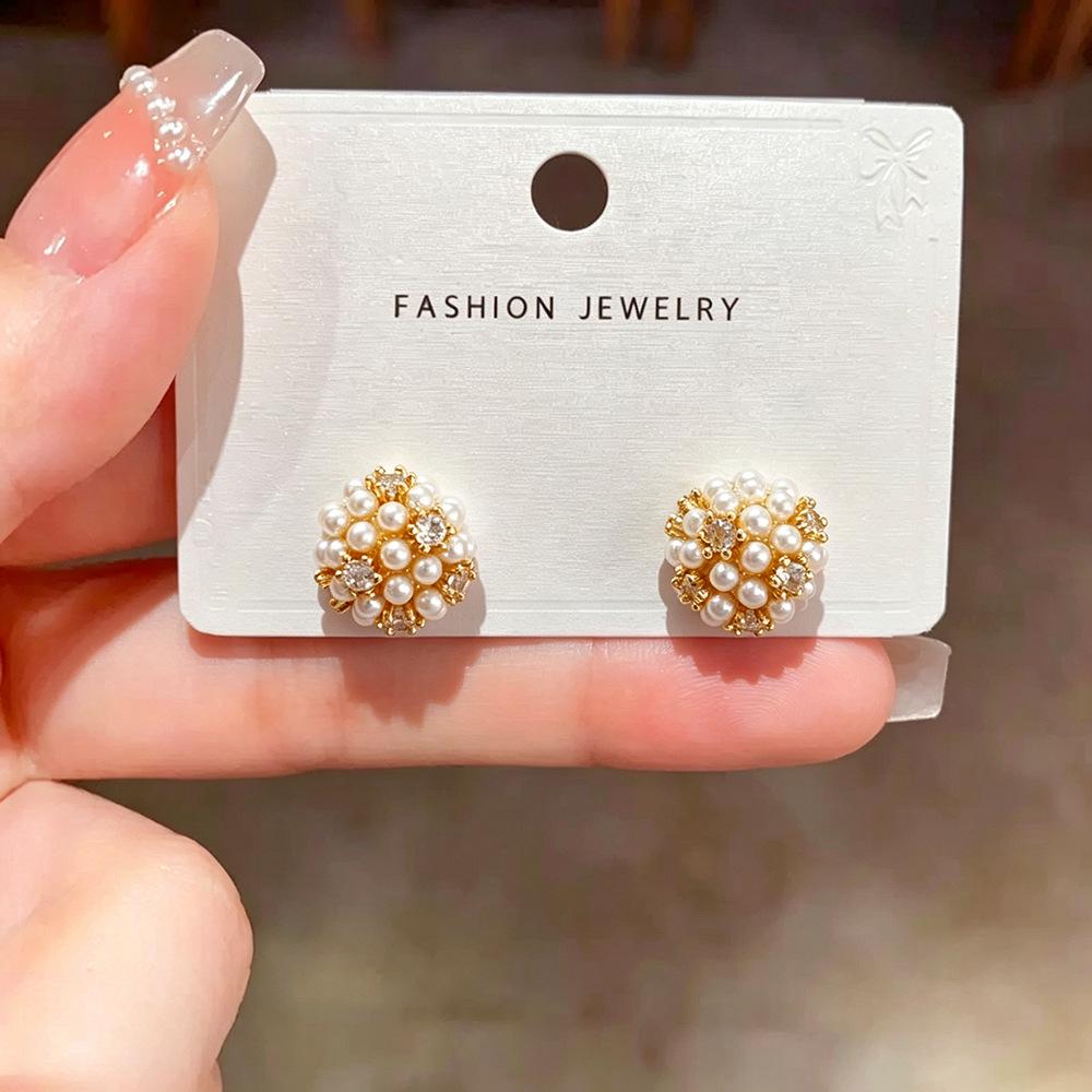 Elegant Zircon Pearl Flower Stud Earrings - Women's Fashionable High-Class Ear Ornaments
