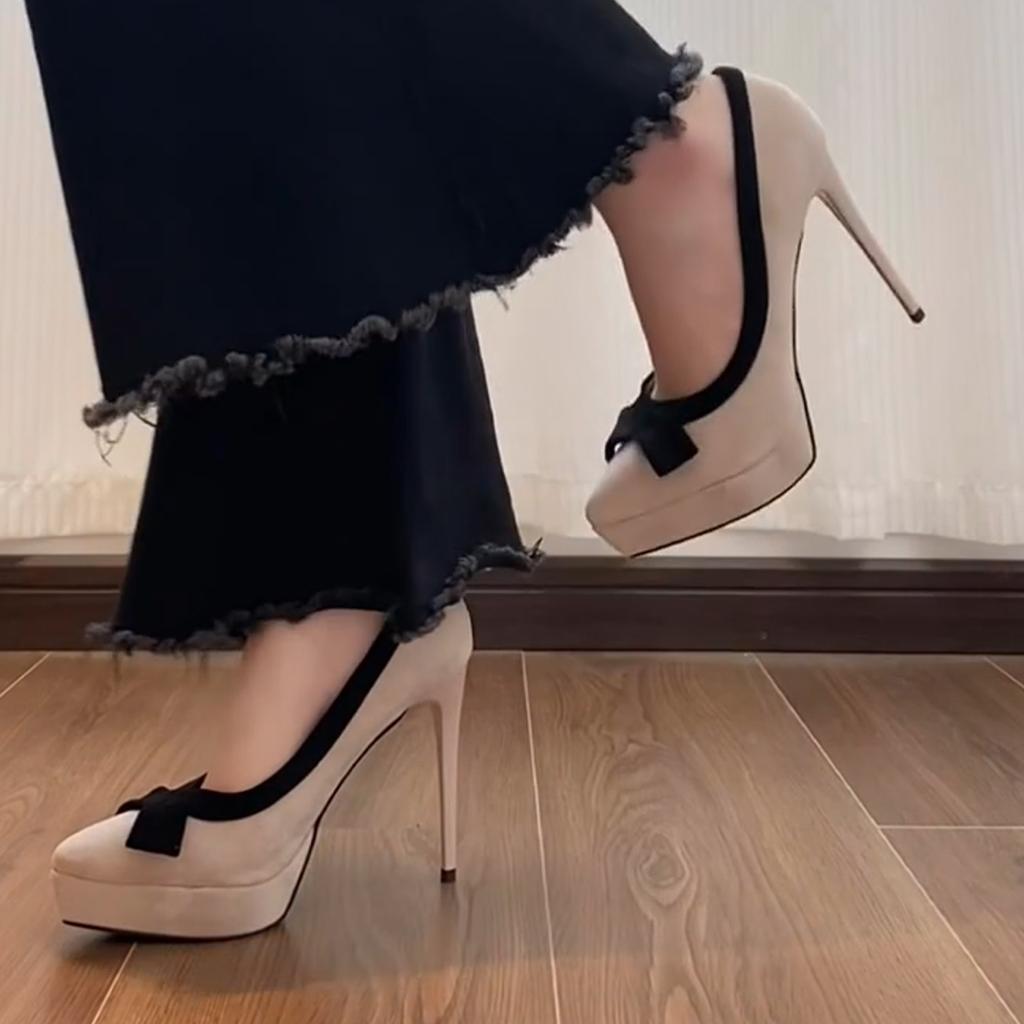 Tägliche vielseitige High Heels Damen Stiletto Schleife Temperament Französische Abendbrise Dicksohlige spitze einzelne Schuhe