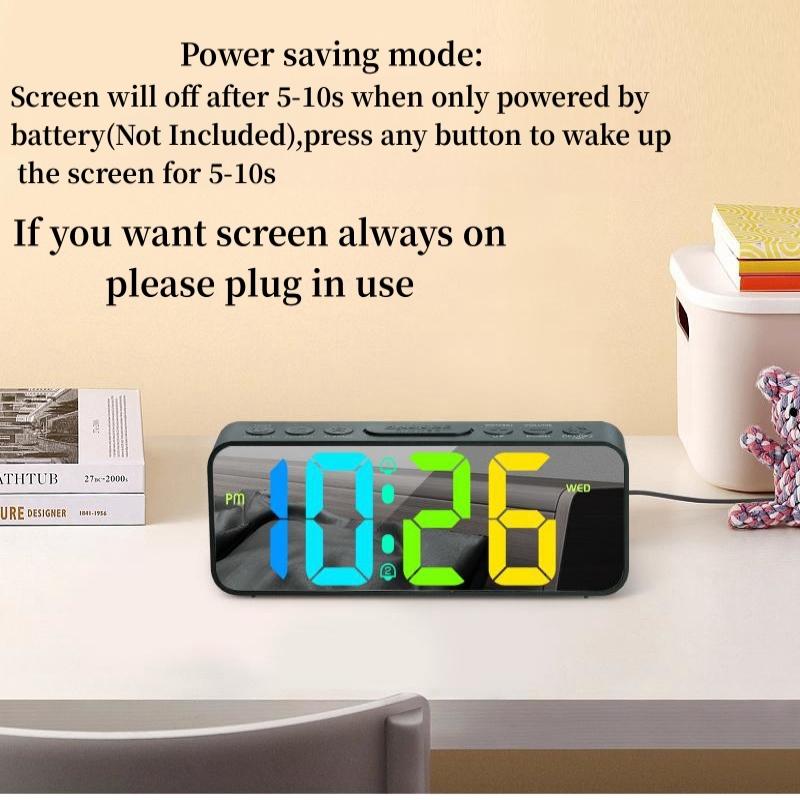 11 Farben RGB Digitaler Wecker Woche DST Unbegrenzter Schlummer Tischuhr 12/24H 2 Alarme Nachtmodus USB-Ausgang LED Spiegeluhr