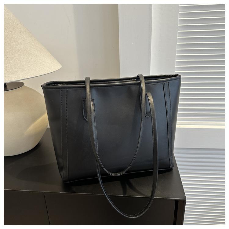 

Простая и модная сумка-тоут большой вместимости 2024 года, новая повседневная модная студенческая сумка через плечо чёрный