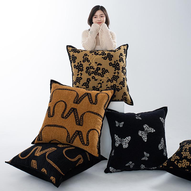 Medieval Style B & B Hotel Throw Pillow Cushion Sofa Living Room Pillowcase Backrest Pad - Soft Fabric Decorative Cushion