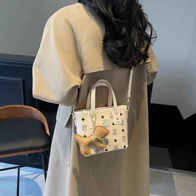 Malá kabelka na večer dámská 2025 nová trendy módní populární luxusní taška přes rameno kurýrní taška přes rameno bucket bag
