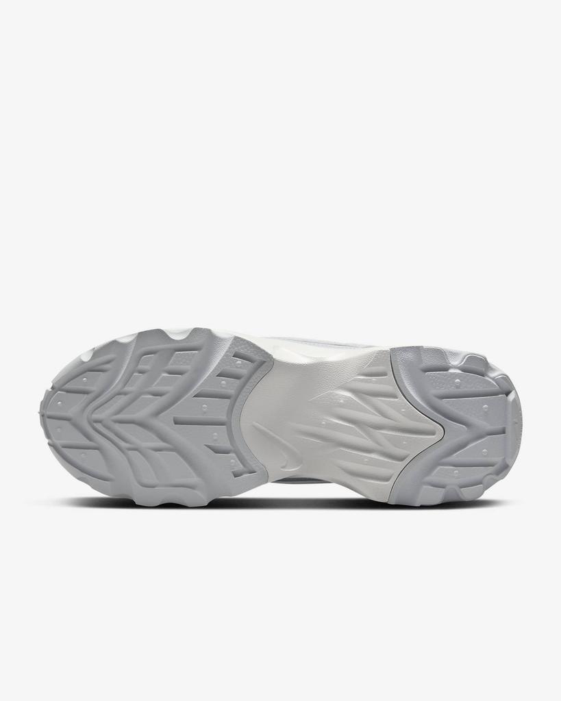 DD9682-005 Nike Women's TC 7900 Wolf Grey Photon Dust Metallic Platinum (Women's