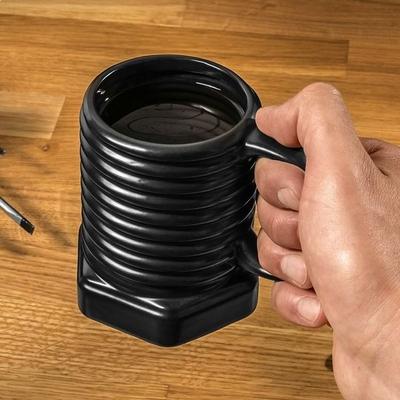 Caneca preta com porca de parafuso Caneca DIY original