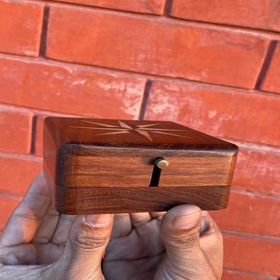 Mini Pocket Clock, Beautiful Desk Clock For Office and Home Decor, Wooden Clock withA Directional Compass, Christmas Decor Christmas Gift