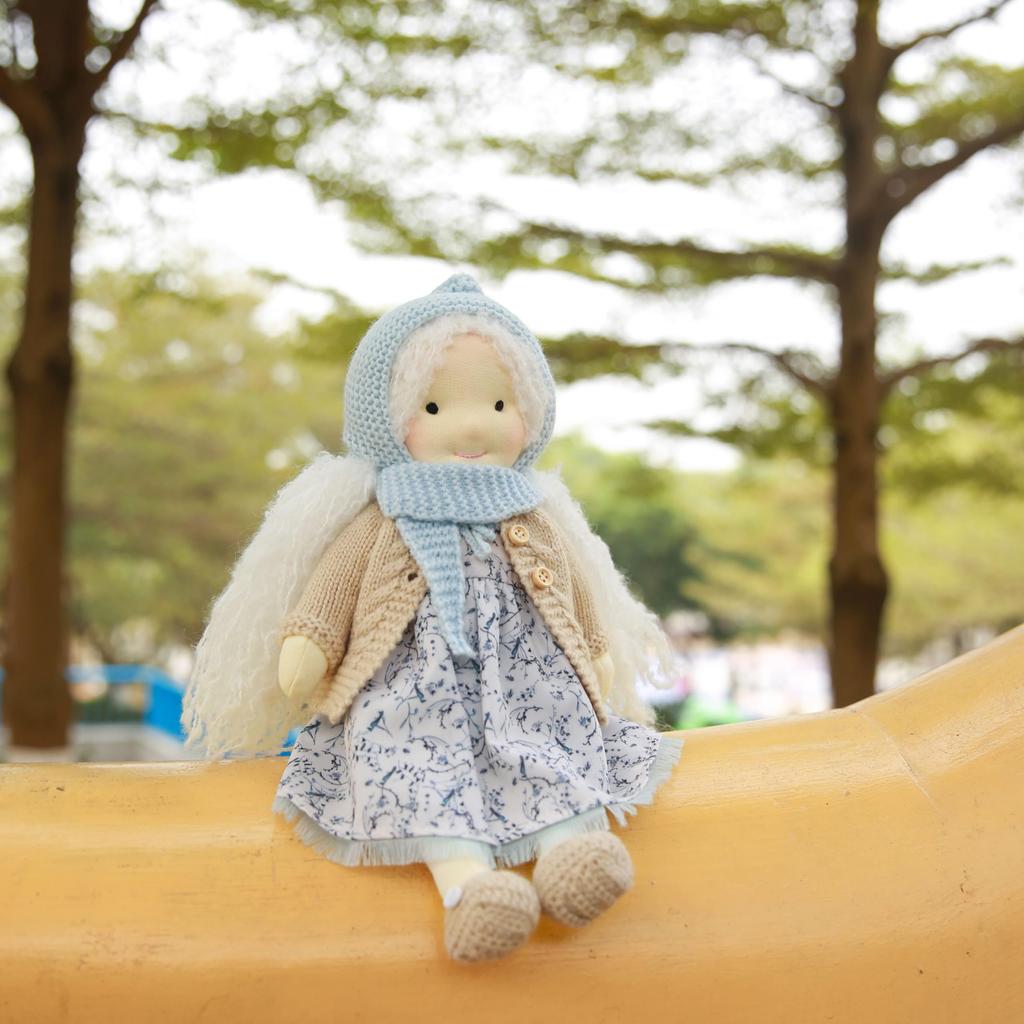 BlissfulPixie Waldorfpuppe Handgemachte Puppe Waldorfpuppe - Kate 30cm Weiches Mädchen Niedliches Stofftier Perfekte Puppe für Kinder