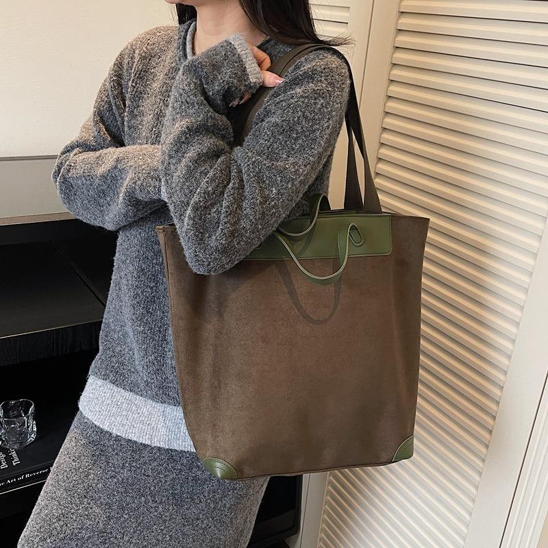 Large capacity casual bag women's new simple personalized suede handbag niche messenger bag