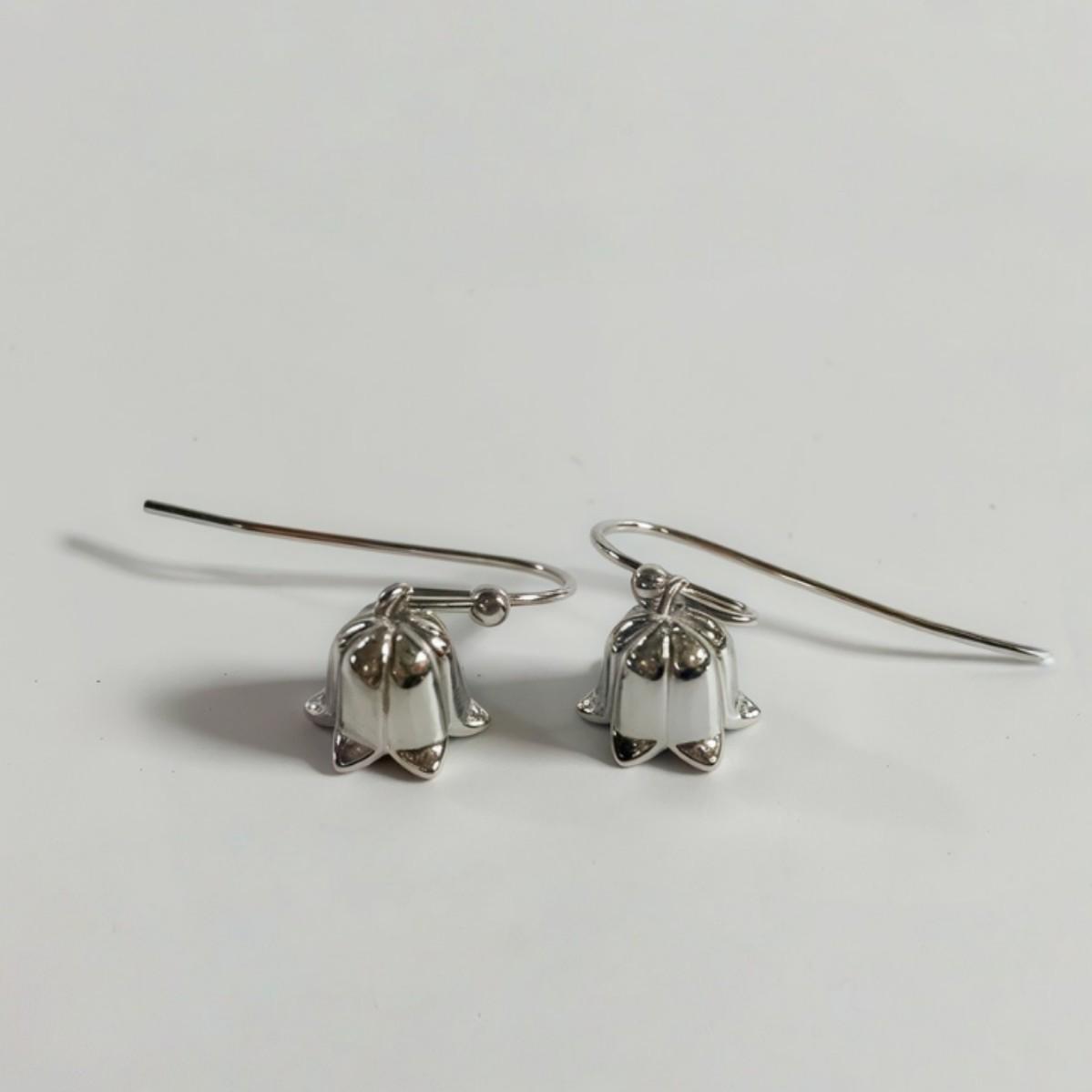 

Korean Fashion Simple Lily Flower Ear Hooks – Light Luxury, Sweet Design Earrings for Women платиновый
