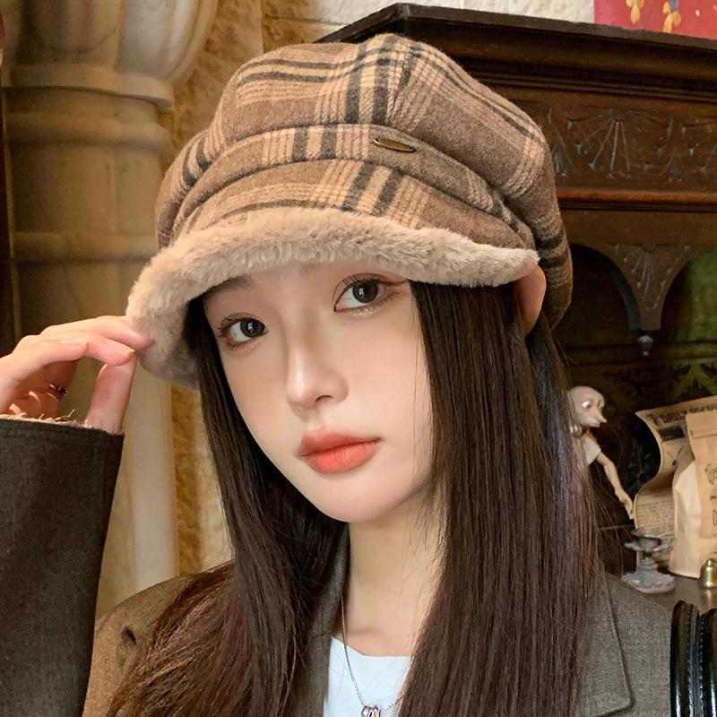 Women's Retro Plaid Plush Hat - Autumn Winter Warm Short Brim Versatile Slimming Travel Photo Hat