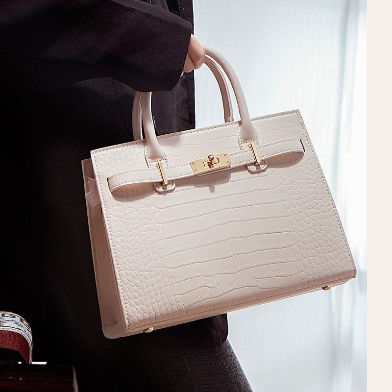 

Elegant Crocodile Pattern Red Chinese Wedding Women s Bag