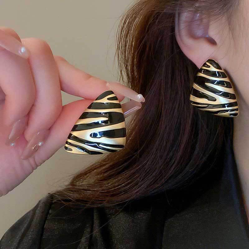 Koreanischer Stil Nicht-Piercing Ohrclip mit langem Quaste, Perlmutt Schmetterlings Design für Damen - High-End, Coole Mode.