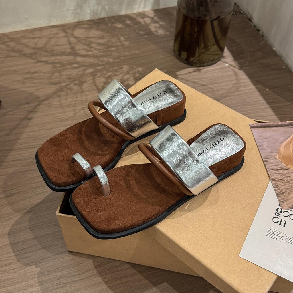 French niche design set toe slippers women's 2025 summer wear seaside beach word with open toe cool slippers