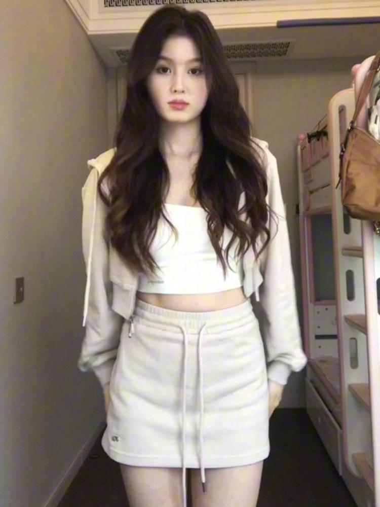 

Женская мода весна и осень: Комплект из двух предметов: худи и миди-юбка (2025) XXL