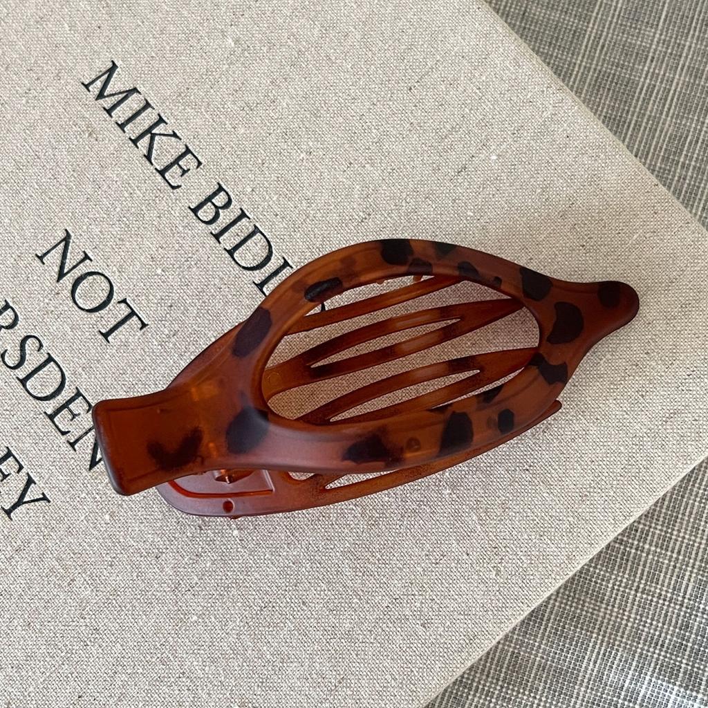 Suede Finish Hair Clip Large Swallow Clip Design Strong Hold for Wet Dry Hair Updo Shower Use Minimalist Hairpin