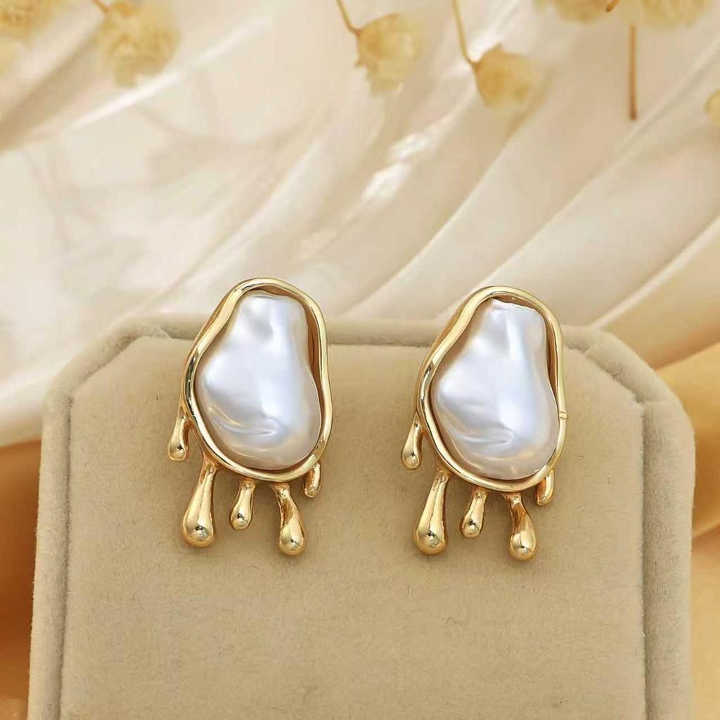 Trendy spesialformet perlesett, retro luksus temperament halskjede, øredobber, ringsett.