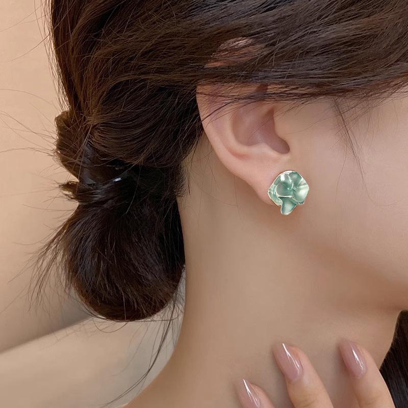 Exquisite Luxury Camellia Stud Earrings: Elegant, Stylish, and On-Trend
