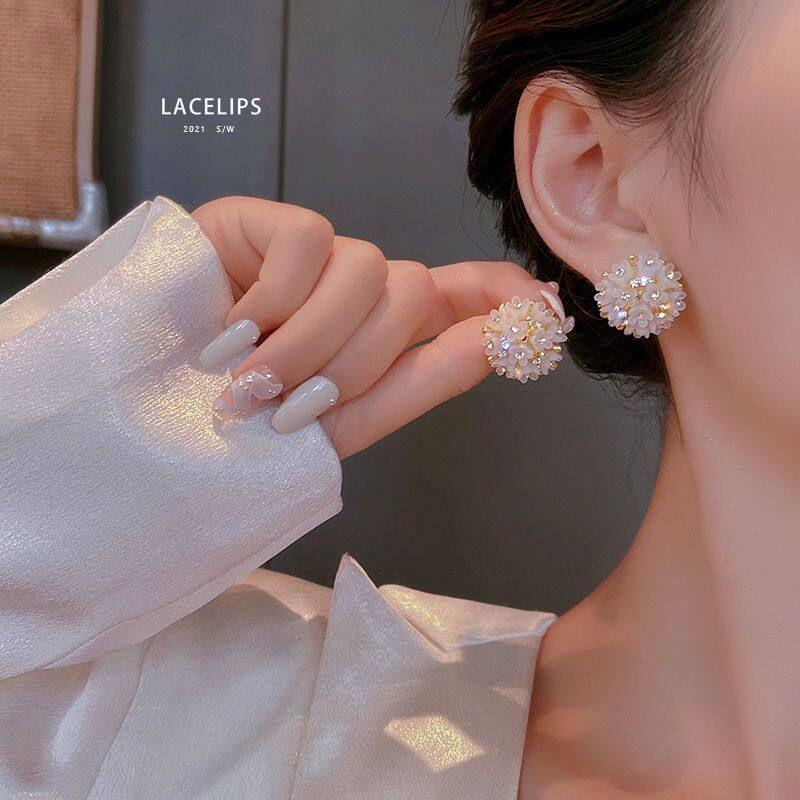 Fashion Retro Metal Geometry Silver Stud Earrings Women's 2023 Earrings Cold Wind Fancy Graceful Earrings