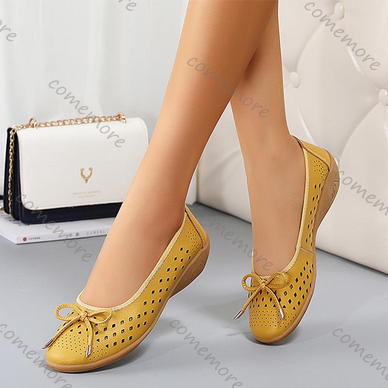 Móda Comemore Letní nazouvací baleríny Dírkované Pohodlné Dámské boty Kůže Měkká podrážka Klínky Ležérní Jednobarevné Dámské Jednoduché boty