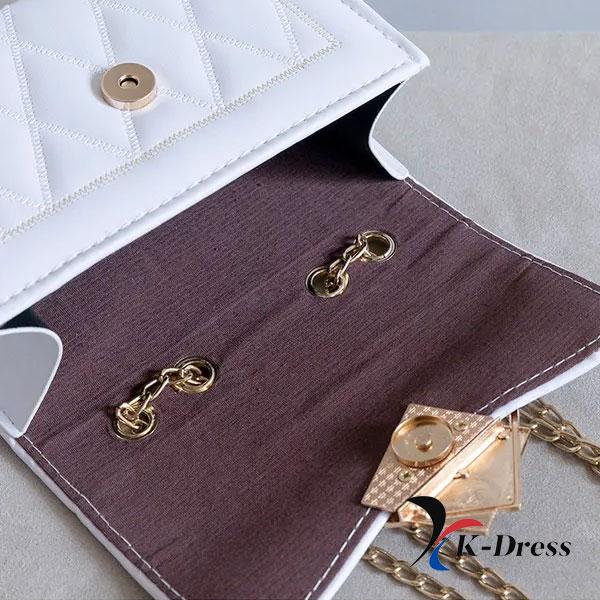 Quadratische Umhängetasche mit gesteppter Kette (2 Farben)