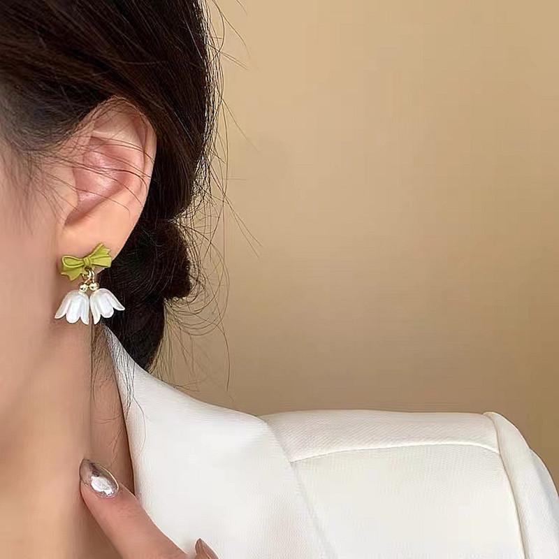 Ladies' Fashionable And Versatile Earrings With Temperament