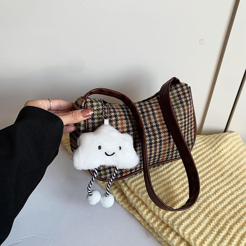 

Trendy Retro Underarm Bag For Women With Unique Crescent Design Perfect For Street Fashion Without Pendant кавовий