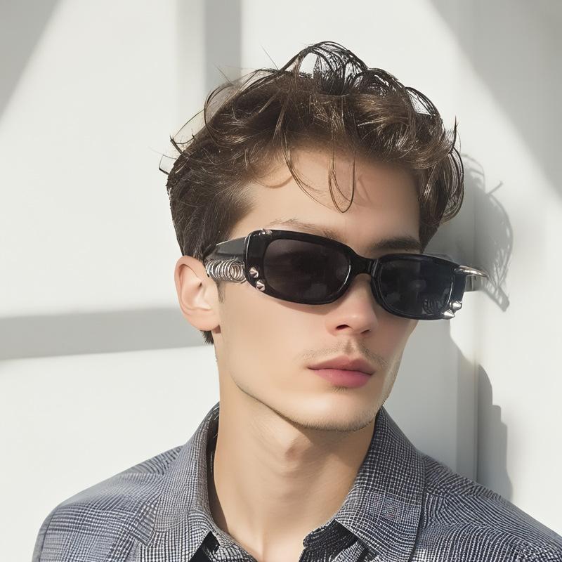 Punk Gothic Nieten Sonnenbrille Unisex Streetwear Mode Brillen