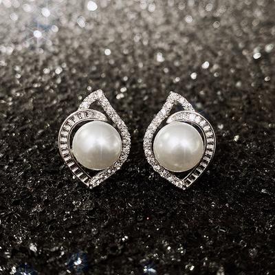 New Personality Eye Shaped Simulated Pearl Stud Earrings for Women with Crystal Cz Stone Elegant Accessories Fashion Jewelry
