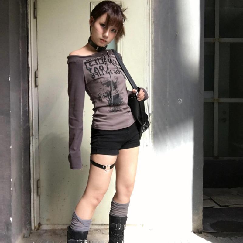 2KWEIRD Japonské Y2k Tričko s odhalenými rameny Grungeová estetika Graffiti potisk Tričko s dlouhým rukávem Vintage Harajuku Streetwear 90s
