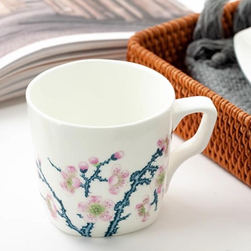 Kávový šálek s podšálkem z jemného kostního porcelánu s motivem kvetoucí švestky 300ml, barevné květiny, porcelánový čajový šálek s podšálkem