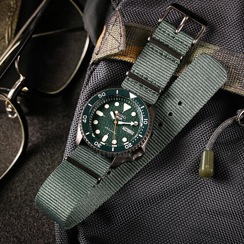 Seiko 5 Oriental Green Water Ghost Black Water Ghost Series Fashion Sports Diving Watch Manual Dual Calendar Mechanical Movement Nylon Strap SRPD77K1