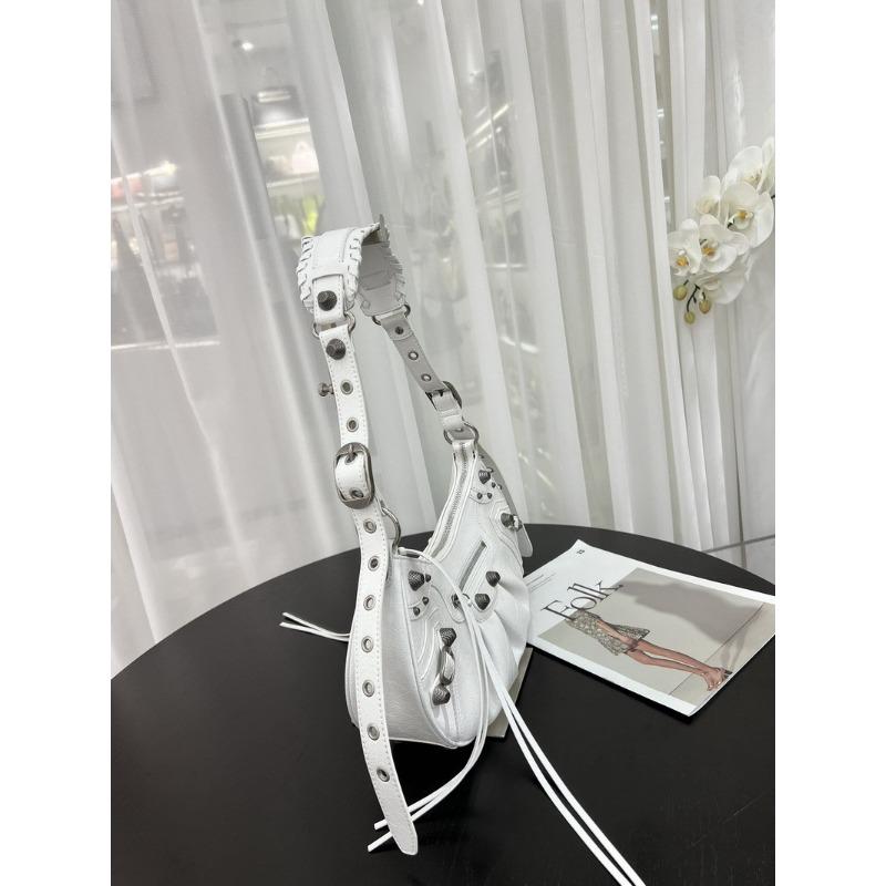 New high-end locomotive bag pleated rivet crescent bag Spice girl bag crossbody shoulder handbag bag female