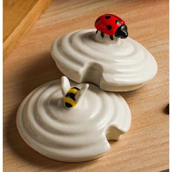 123Arts Ceramic Mug, Ladybug Coffee Mug with Spoon and Lid, Stripe Relief Cup, Water Cup