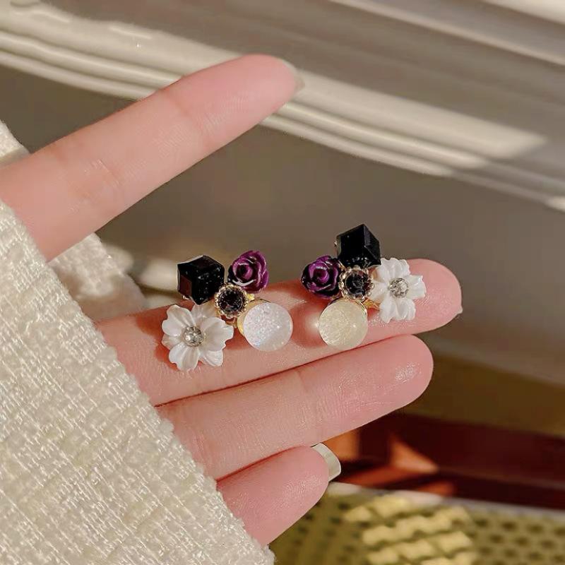 Fashion light luxury high-end stud earrings small fresh flower series earrings sweet and exquisite niche versatile daily earrings