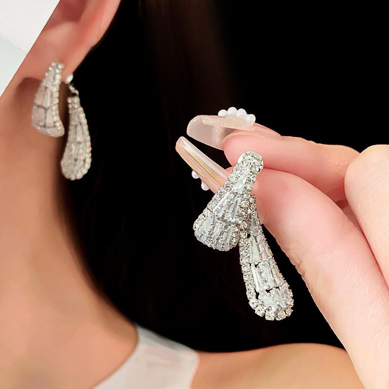 Silver Needle Diamond Teardrop Pendant Stud Earrings - Vintage Luxury Design