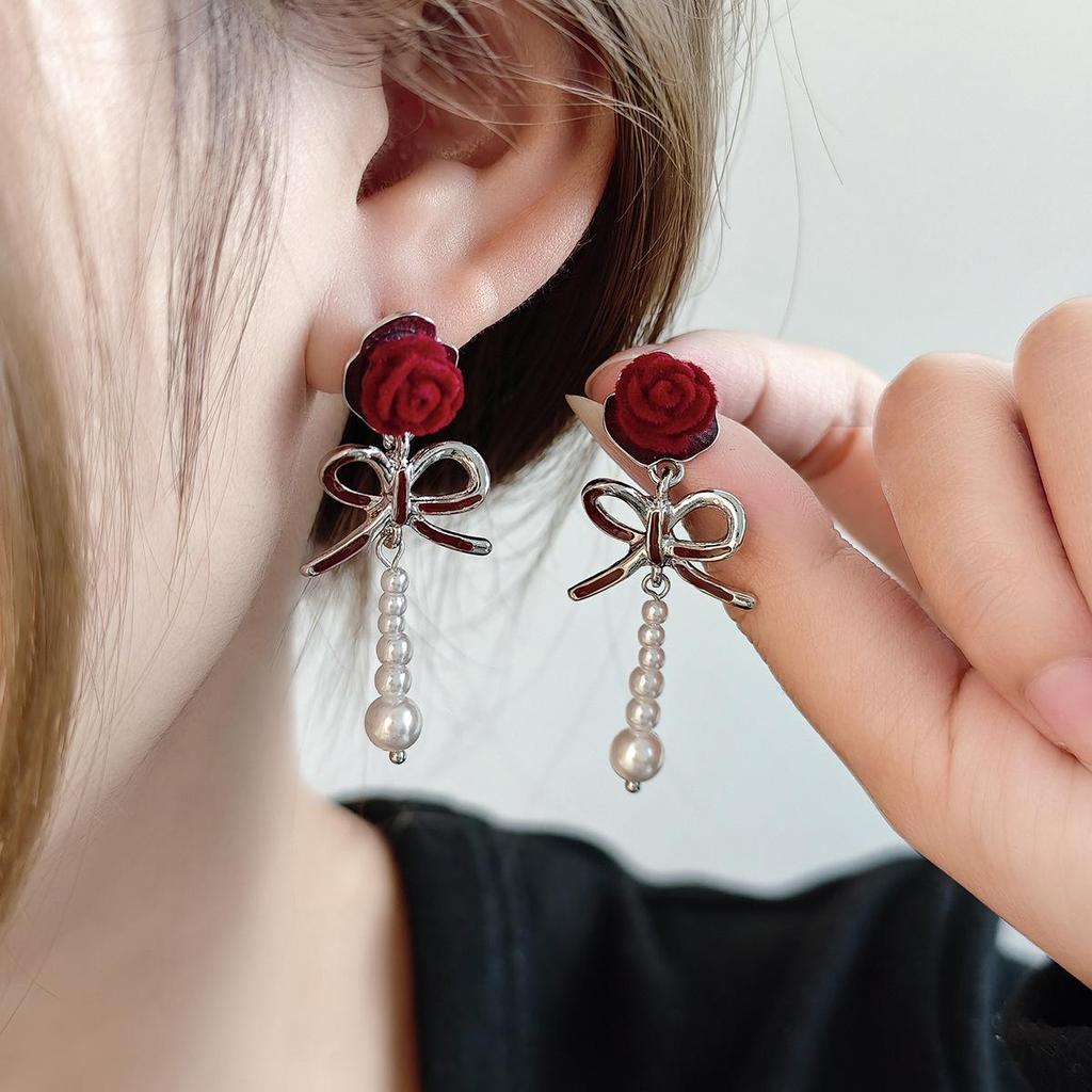 Silver Needle Red Heart Pearl Drip Stud Earrings: French Retro Vintage Ear Cuffs for Autumn and Winter.