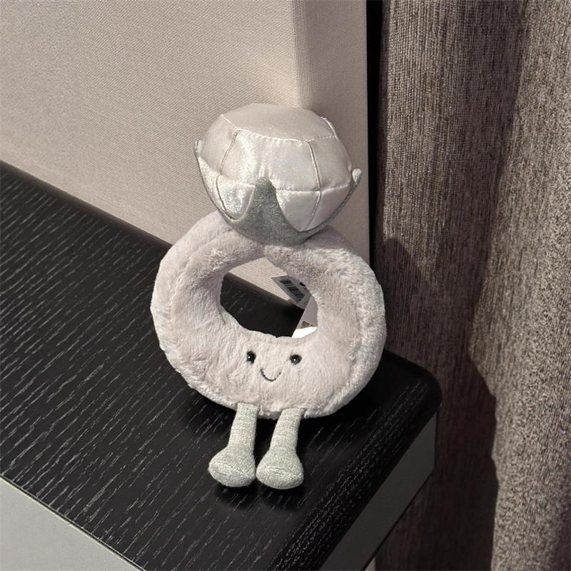 Urocza Pluszowa Lalka Pierścionek z Diamentem Zabawka Brelok Wisiorek Ozdoby do Zawieszenia na Torbie Zawieszka do Plecaka Dziewczęcy Breloczek Prezent na Walentynki Boże Narodzenie