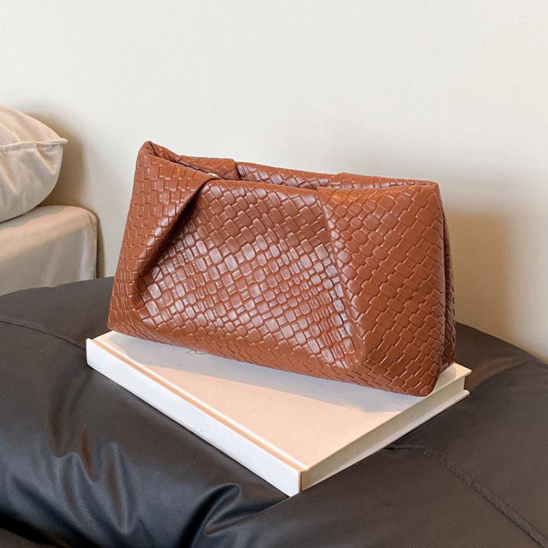 Large Capacity Shoulder Bag New Fashion Popular Woven Commuter Simple Clutch Bags Retro Evening Phone Pocket