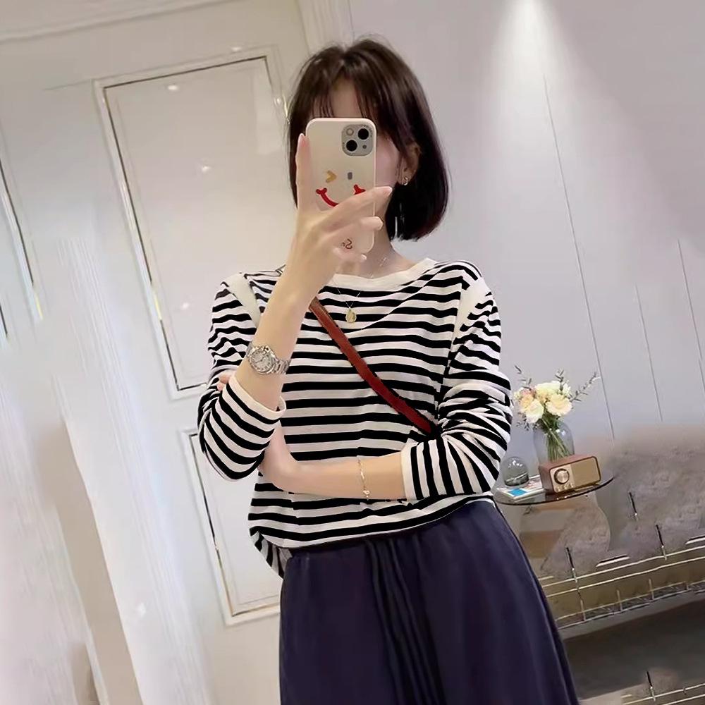 Loose Fit Striped Black & White Patchwork Long Sleeve T-shirt - Korean Style, Casual Plus Size Base Top for Autumn
