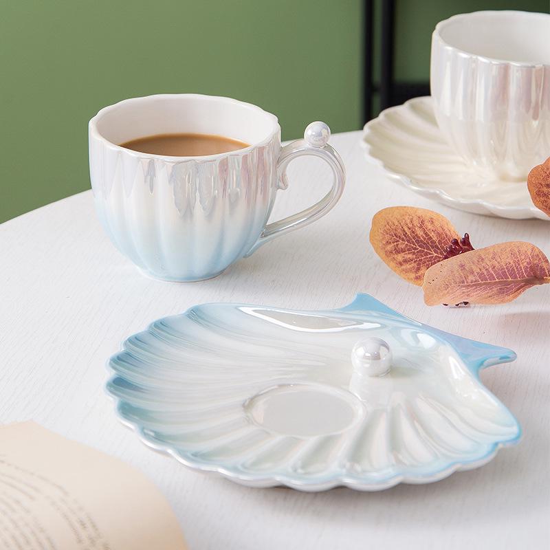 Set Tazza e Sottotazza in Ceramica con Conchiglie: Tazza leggera in madreperla per la casa – Elegante regalo souvenir di lusso