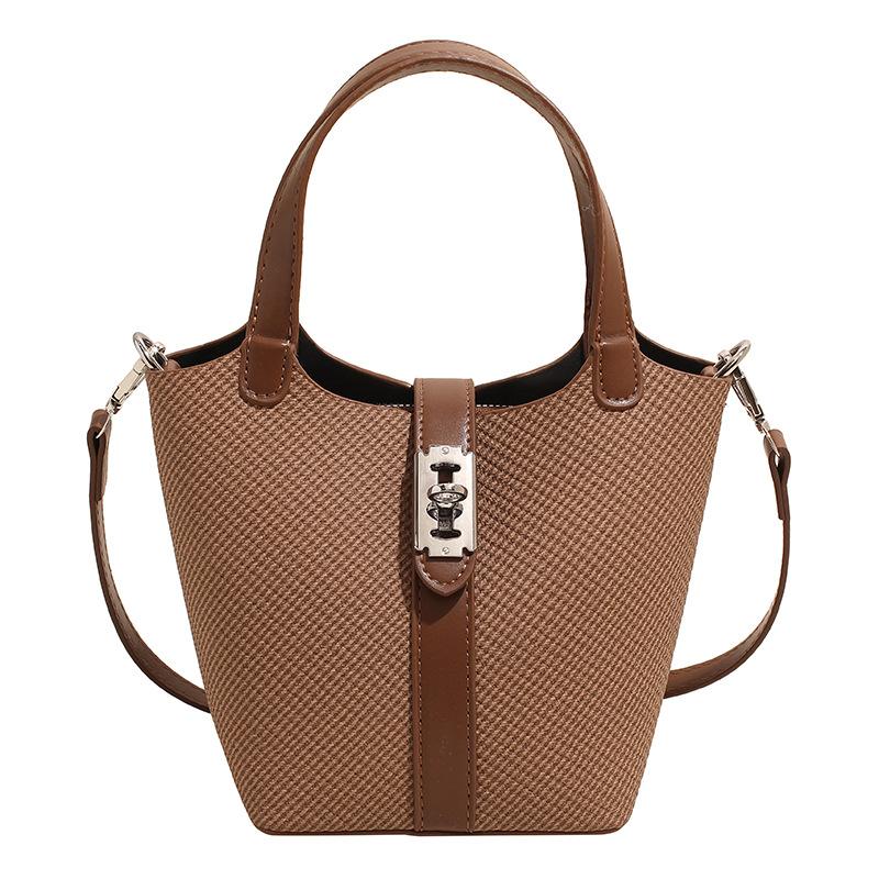 Korean version of casual high-quality temperament simple portable bucket bag women's versatile commuter messenger bag bag