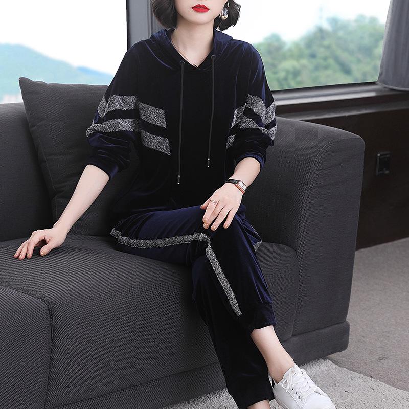 Women's Autumn 2023 Golden Velvet Two-Piece Set: Loose Long Sleeve Sweatshirt & Casual Pants for Middle-Aged Moms