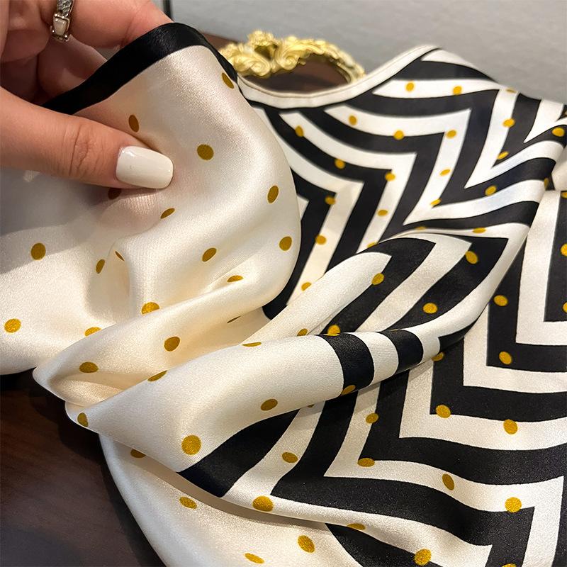 Simple and fashionable silk silk scarf women's new versatile design silk square scarf 111% mulberry silk 11 small square scarves