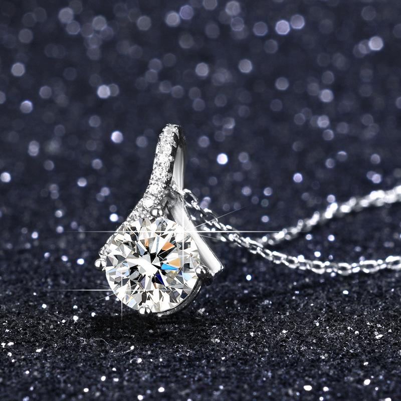 Collarbone Chain One Carat Moissanite Necklace Versatile Pendant Japanese and Korean Jewelry