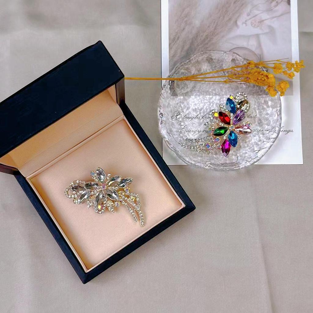 Elegant Women's Crystal Brooch: Anti-exposure Corsage Pin with Diamond Accents